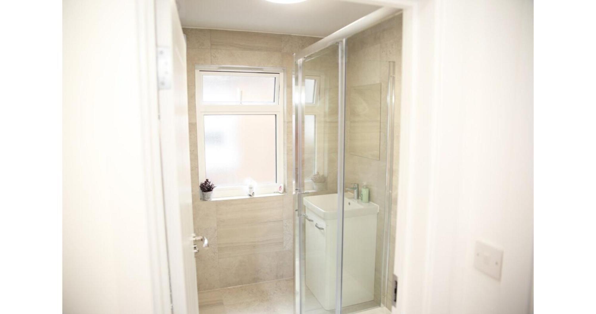 Cricklewood Deluxe Ensuite Room 런던 객실 사진